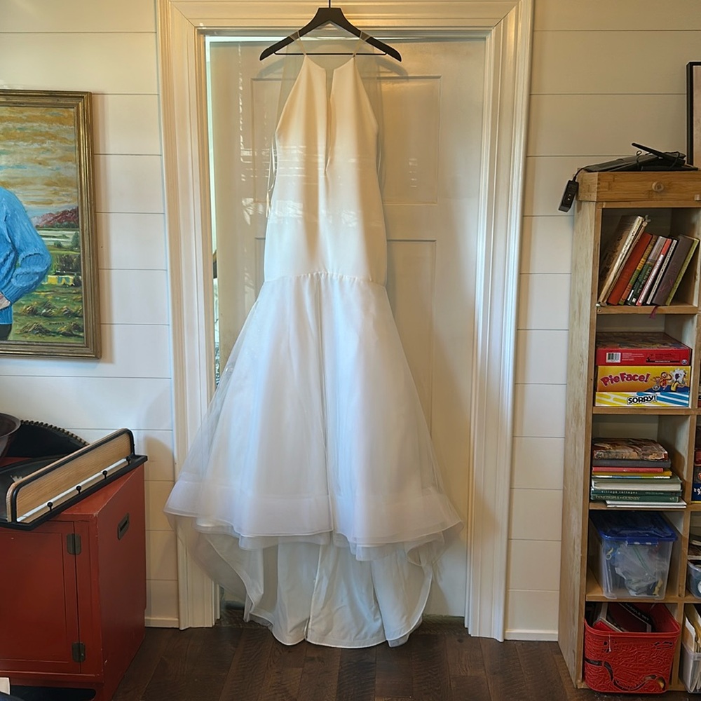 Tara Keely wedding dress brand new never worn
Size 12 but runs small
